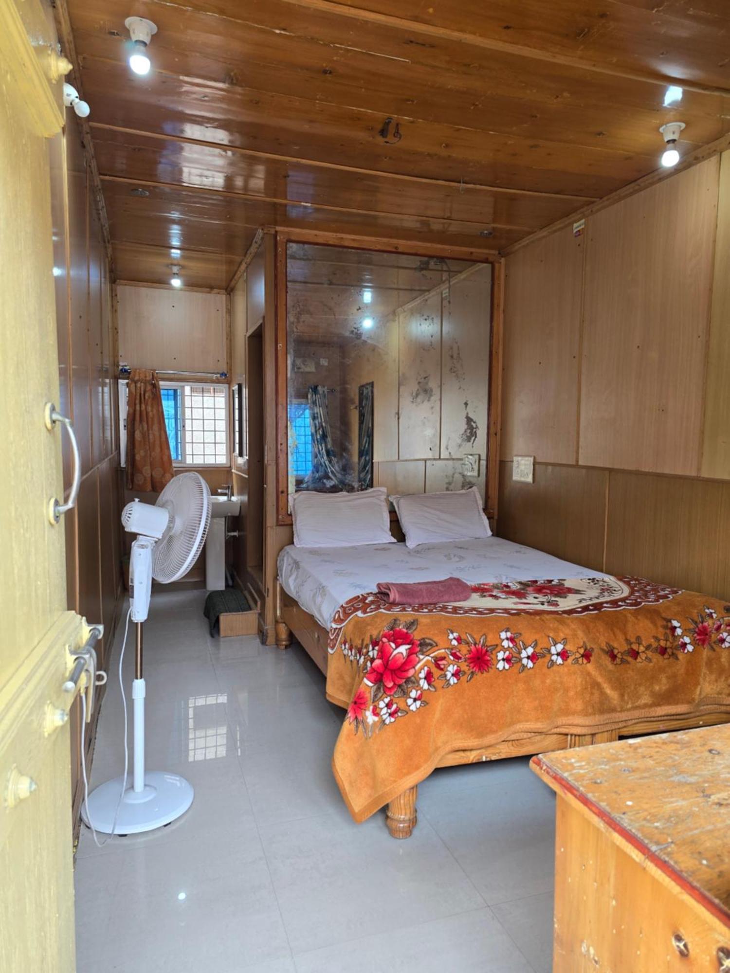 Lakshmi Heritage Tourist Home Хампи Экстерьер фото