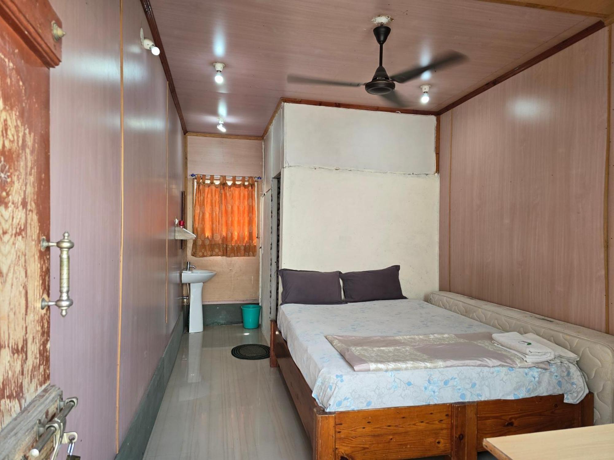 Lakshmi Heritage Tourist Home Хампи Экстерьер фото