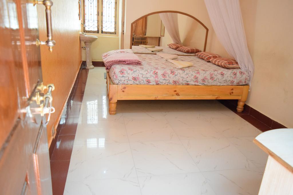 Lakshmi Heritage Tourist Home Хампи Экстерьер фото