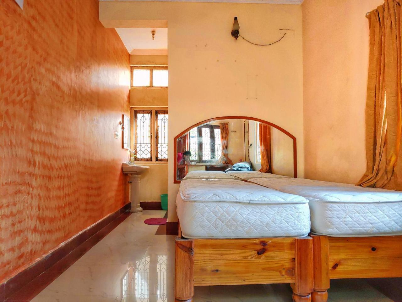 Lakshmi Heritage Tourist Home Хампи Экстерьер фото